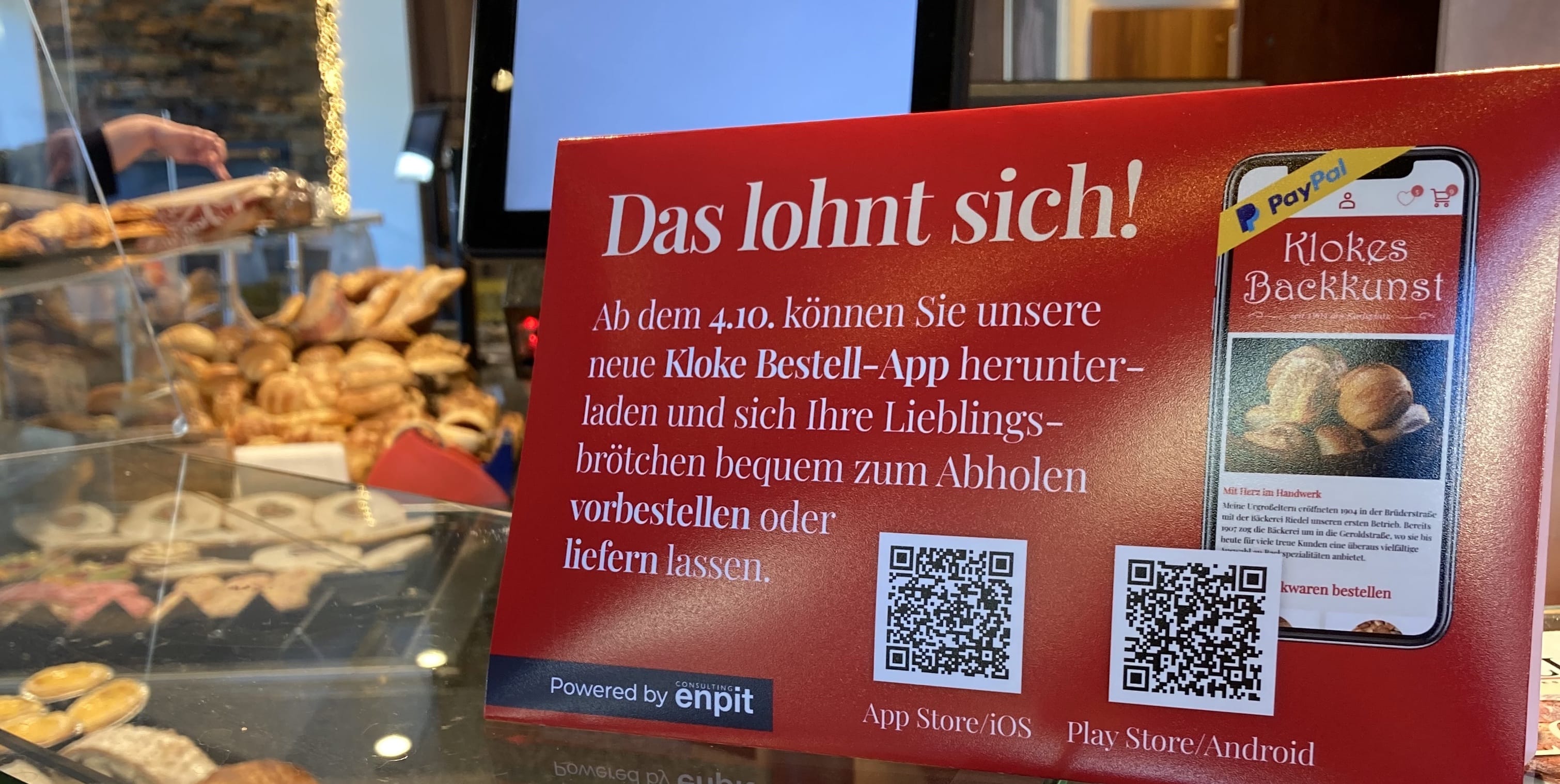 Aufsteller-Werbung für die Kloke App in der Bäckerei Kloke Paderborn